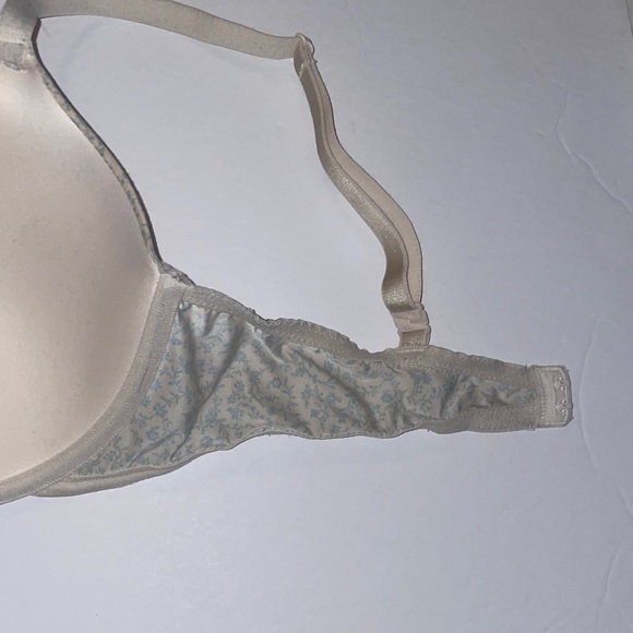 Victoria's Secret Cream and Blue Floral Bra - Picture 6 of 12